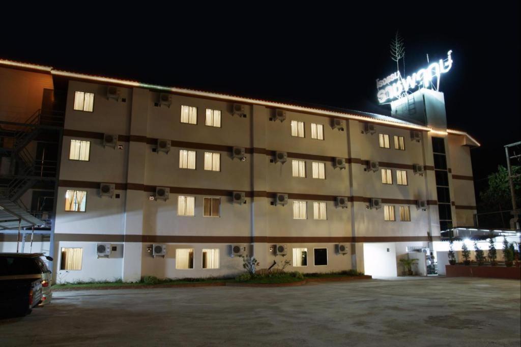 Ratchaphruek 2007 Hotel Чом Тонг Екстериор снимка