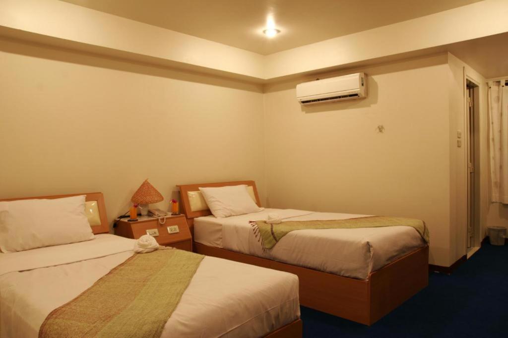 Ratchaphruek 2007 Hotel Чом Тонг Екстериор снимка