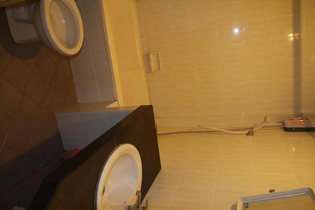 Ratchaphruek 2007 Hotel Чом Тонг Екстериор снимка